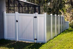 Solid,Privacy,Vinyl,Fence,With,Gate